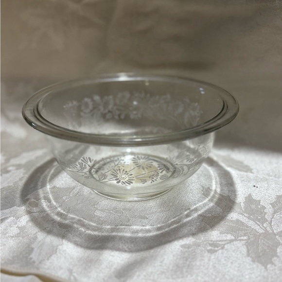 Vintage Pyrex Clear Glass Mixing Bowl “French Daisy” - Picture 3 of 7